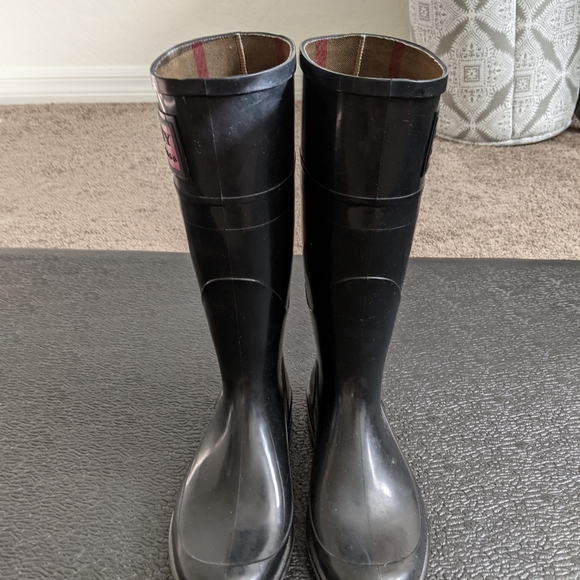 Burberry Rain Boots (slightly used) - Picture 5 of 8